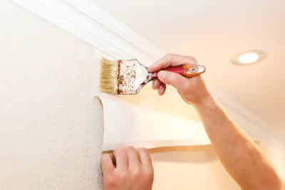 Pose de papier peint à Ganagobie — revêtements muraux et toiles de verre